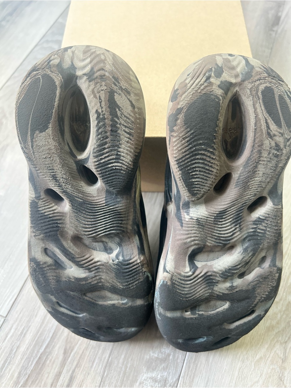 Adidas YZY Foam RNR Kids in Black with Teal Accents - Picture 7 of 10